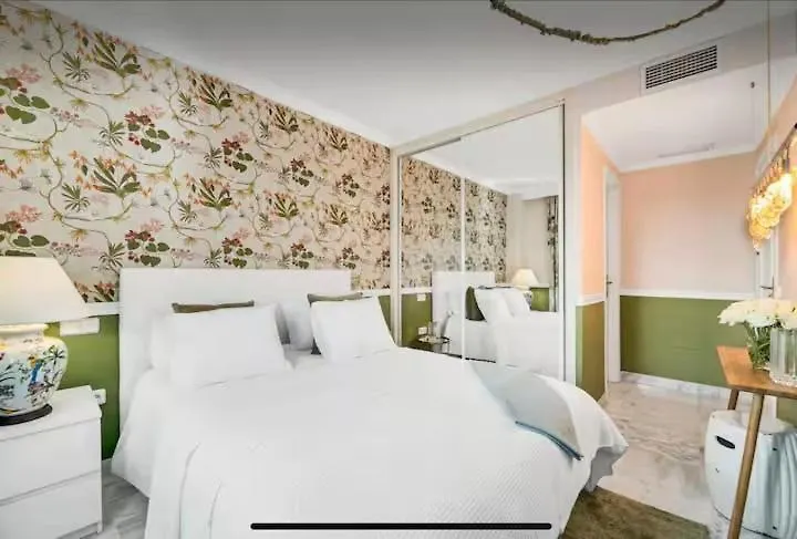 C127 Luxurious Designer Apartment Walk To Puerto Banus Marbella 0*,